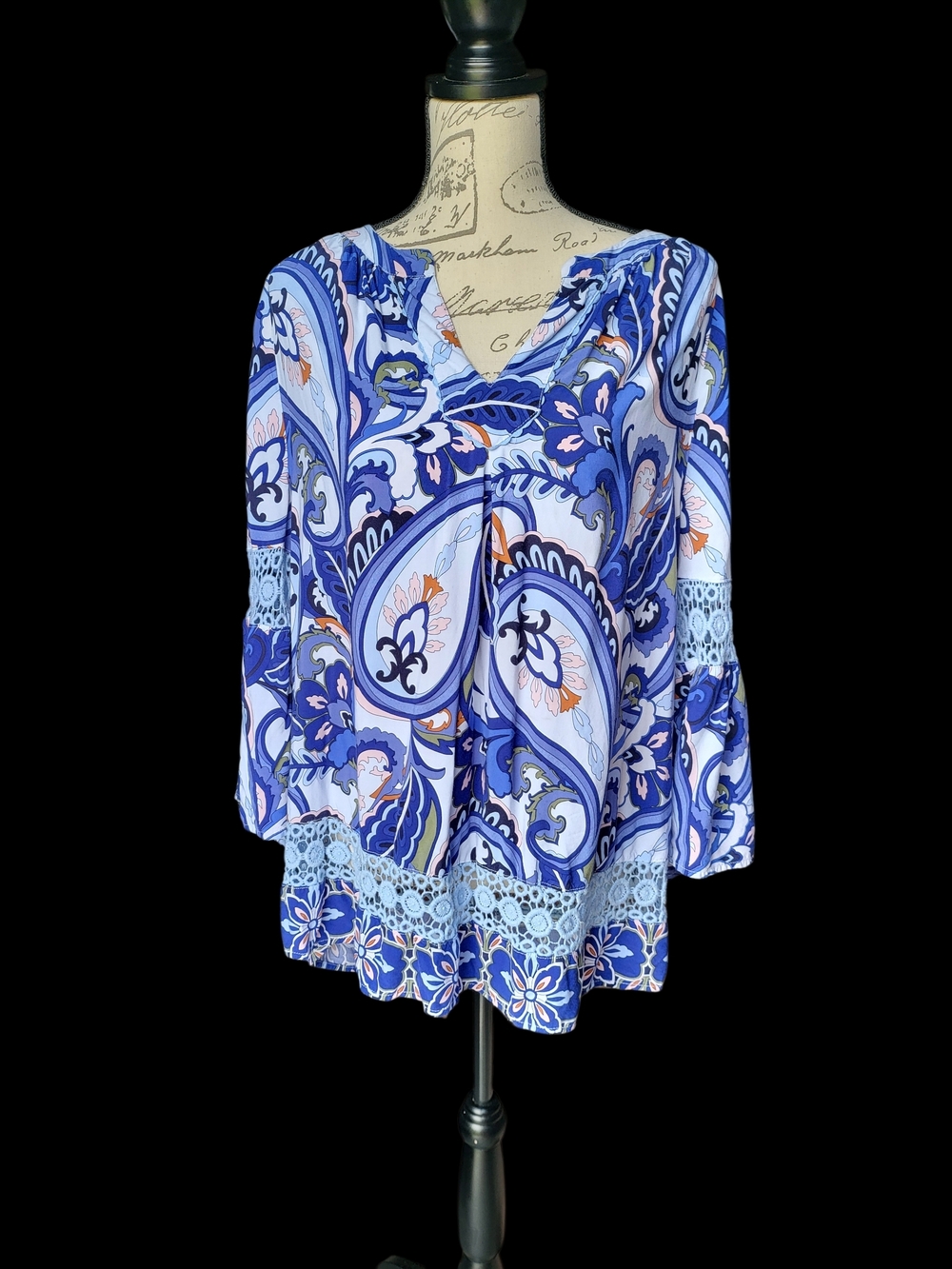 Crown & Ivy Curvy 1X Blue Paisley Boho Tunic Top Lace Bell Sleeve - Picture 2 of 6